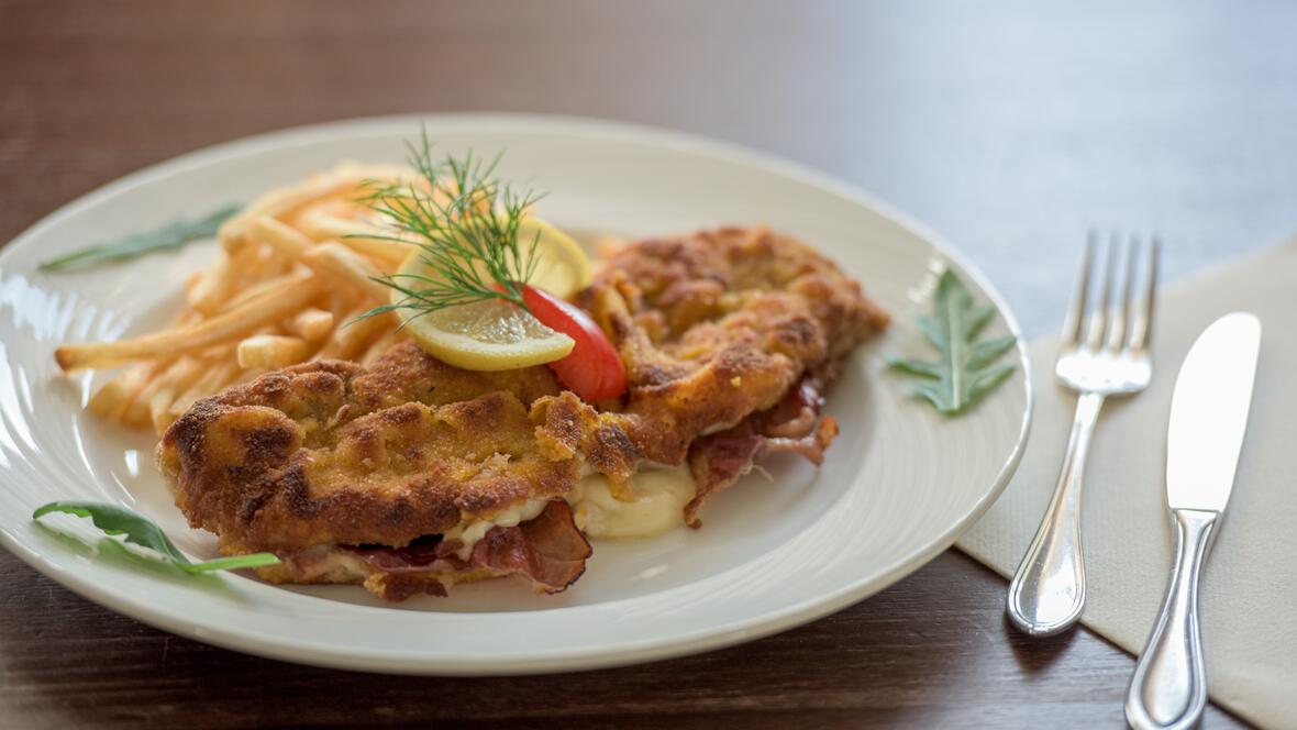 schnitzel-mit-pommes